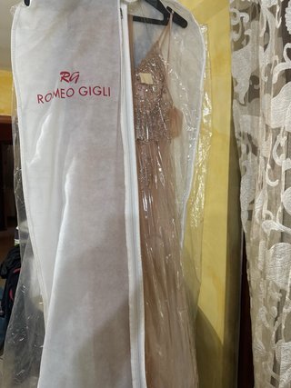 Abito lungo color bronzo con perline