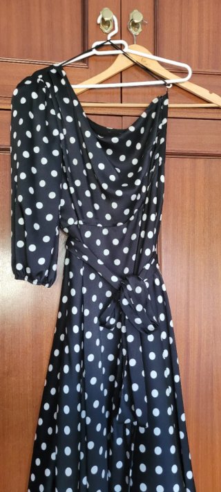 Vestido de fiesta lunares negro y blanco