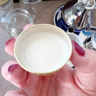 Barattoli in vetro con tappo oro
