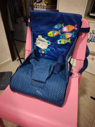 Trona de viaje para bebé azul peces