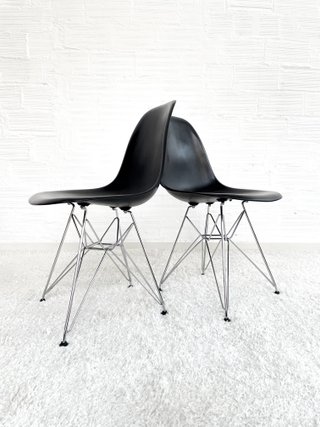 SILLAS DSR POR RAY & CHARLES EAMES PARA VITRA