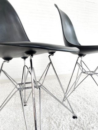 SILLAS DSR POR RAY & CHARLES EAMES PARA VITRA