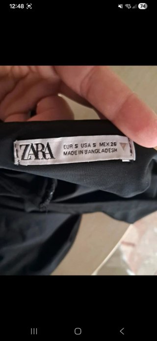 Vestito nero cut-out con ruches