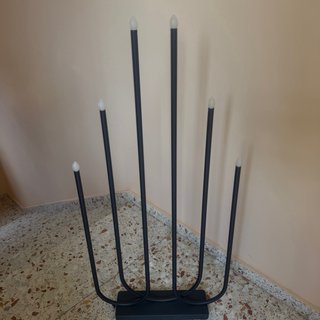 Lámpara de pie moderna negra