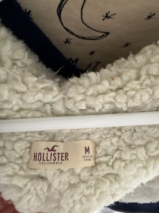Chaqueta Hollister azul con forro sherpa