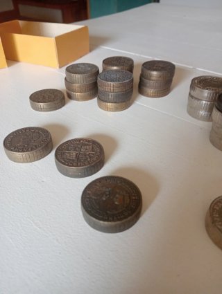 Fichas metálicas antiguas