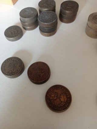 Fichas metálicas antiguas