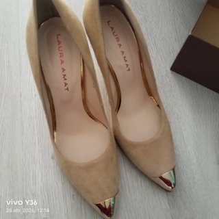 Tacones beige ante
