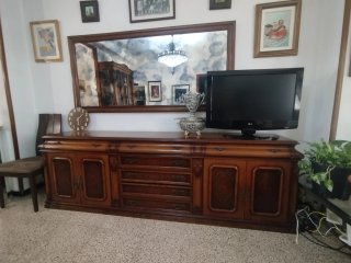 Mueble aparador de madera maciza