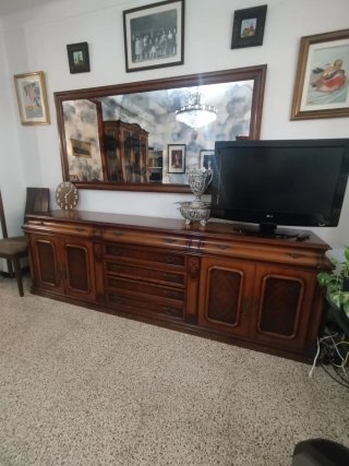 Mueble aparador de madera maciza