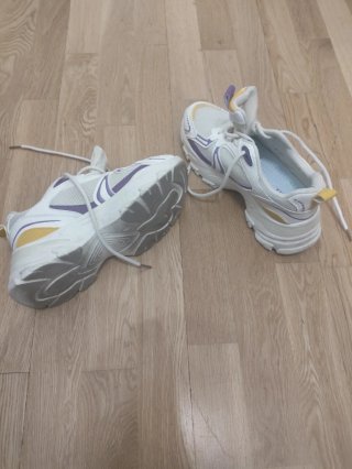 Zapatillas deportivas mujer blancas y moradas