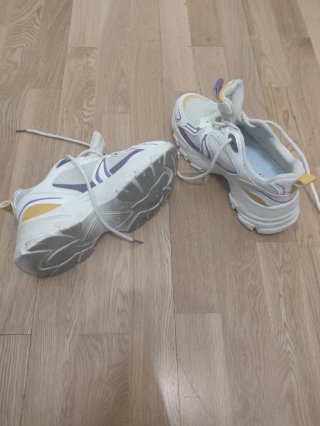 Zapatillas deportivas mujer blancas y moradas