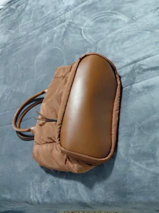 Bolso marrón acolchado mujer