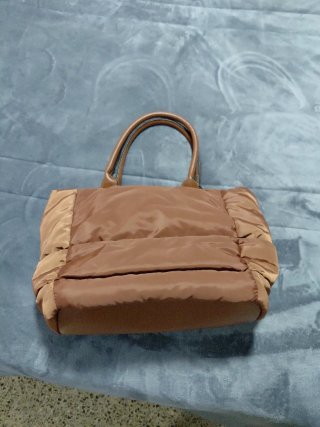 Bolso marrón acolchado mujer