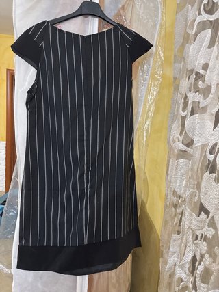 Vestitino nero a righe con collana