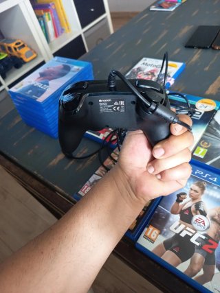 Mando PS4 + 11 Juegos (FIFA 22, GTA V, UFC 2)