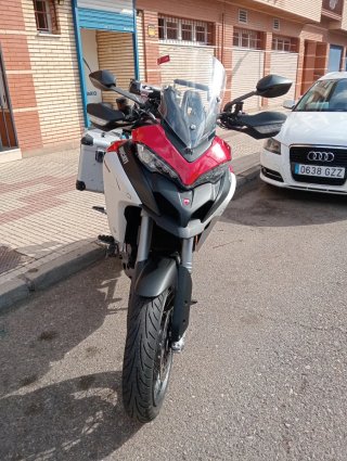 Ducati Multistrada Enduro Roja y Plata