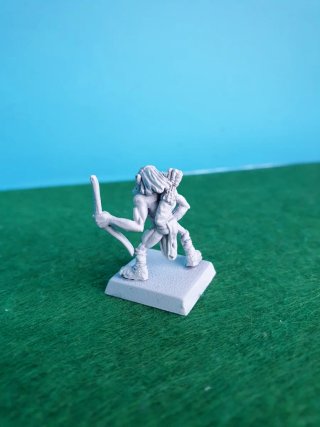 Arquero goblin de metal estilo Warhammer