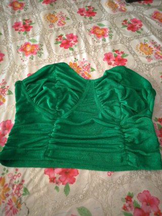 Top corto elastico verde
