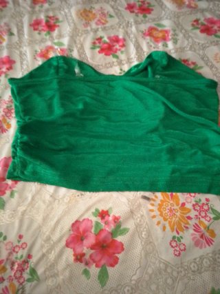 Top corto elastico verde