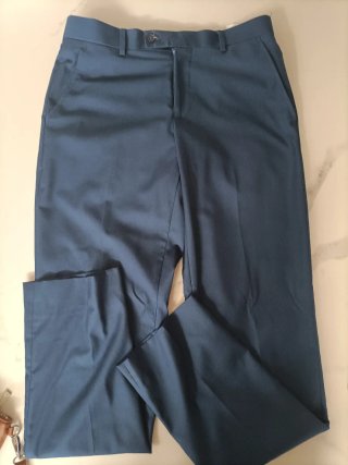 Traje de chaqueta azul juvenil