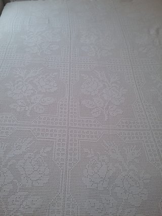 Colcha de ganchillo blanca