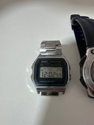 Tres relojes Casio