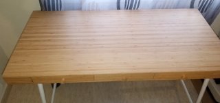 Mesa de madera y metal