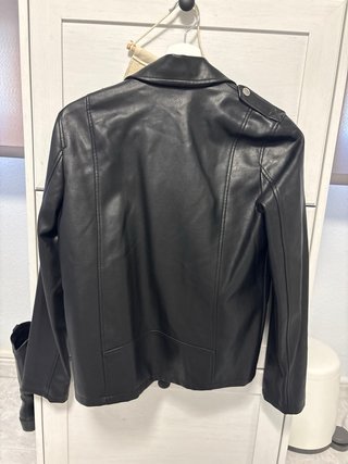 Chaqueta Mango efecto piel negra