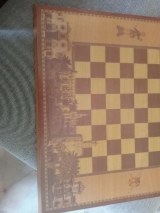 Antiguo juego de ajedrez de metal