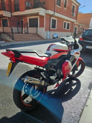 Yamaha TZR 50cc Deportiva Roja y Blanca