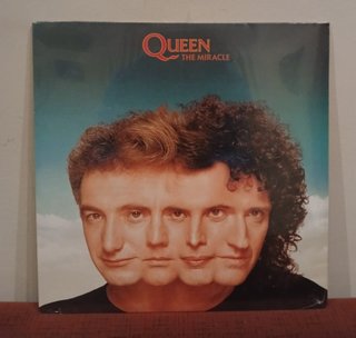 LOTE CON 3 VINILOS DE QUEEN 2 LPS NUEVOS