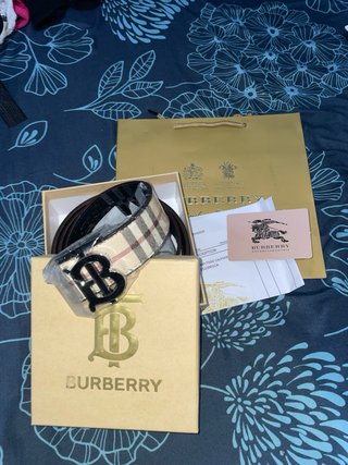 Cinturón Burberry Reversible Beige y Negro