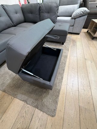 Sofá modular gris de piel sintética