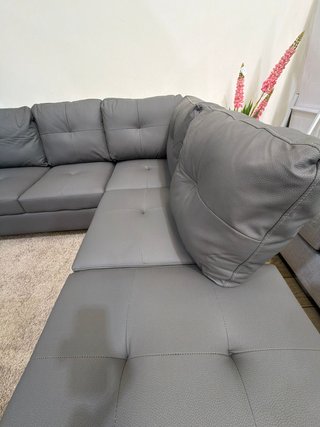 Sofá modular gris de piel sintética