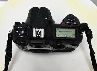 Cámara Nikon D2H Negra