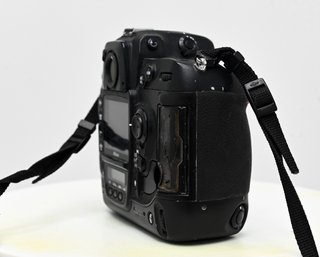 Cámara Nikon D2H Negra