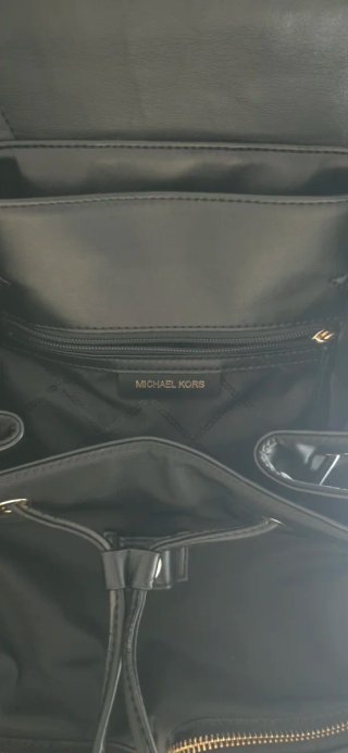 Mochila Michael Kors color negro