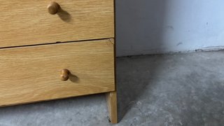 Mueble de madera con cajones