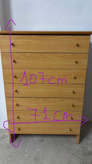 Mueble de madera con cajones