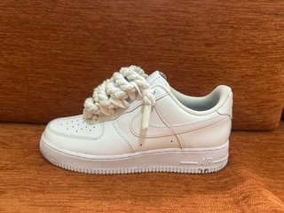 Nike Air Force 1 con cordones gruesos