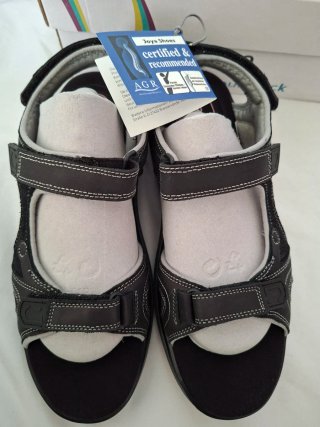 Sandalias Joya Negras y Grises Cómodas