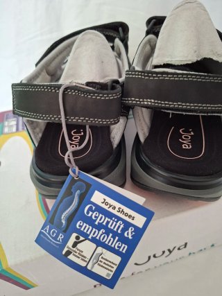 Sandalias Joya Negras y Grises Cómodas