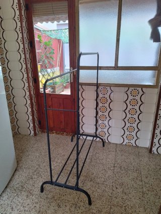 Burro para ropa de metal negro