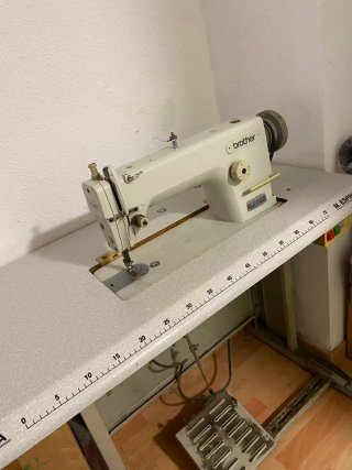 Máquina de coser industrial Brother