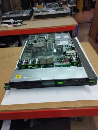 Servidor en Rack Fujitsu Primergy RX200 S7