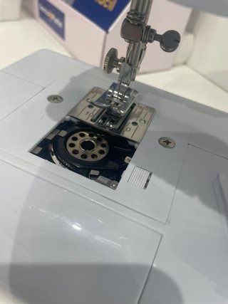 Máquina de coser Ufesa SW3003 Performance