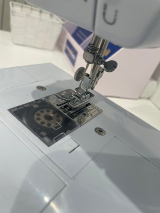 Máquina de coser Ufesa SW3003 Performance