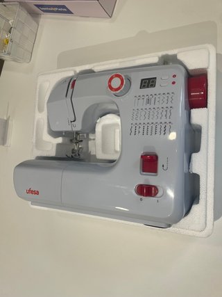Máquina de coser Ufesa SW3003 Performance