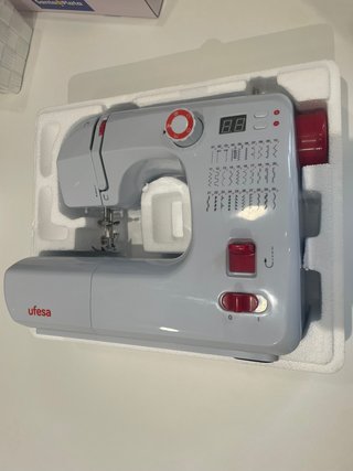 Máquina de coser Ufesa SW3003 Performance